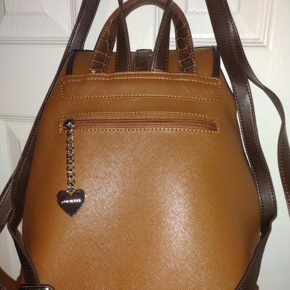 FINAL MARKDOWN Ariella Leather backpack - Picture 10 of 13